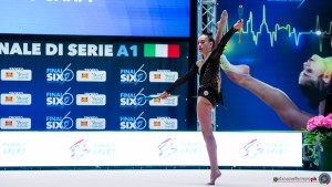 b c club giardino carpi franchetto iris   clavette sfe04166 copia simone ferraro ph copia